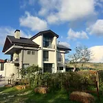 Hotel Toska Farm *