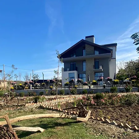 Toska Farm Hotel *