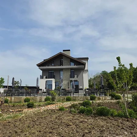 Toska Farm Hotel *